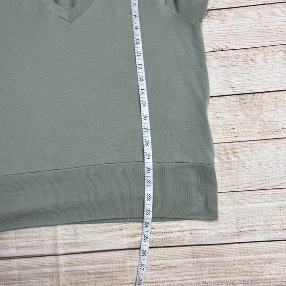 Athleta Sage Green V-Neck Short Sleeve Sweatshirt Top X-Large Womens - Picture 4 of 13